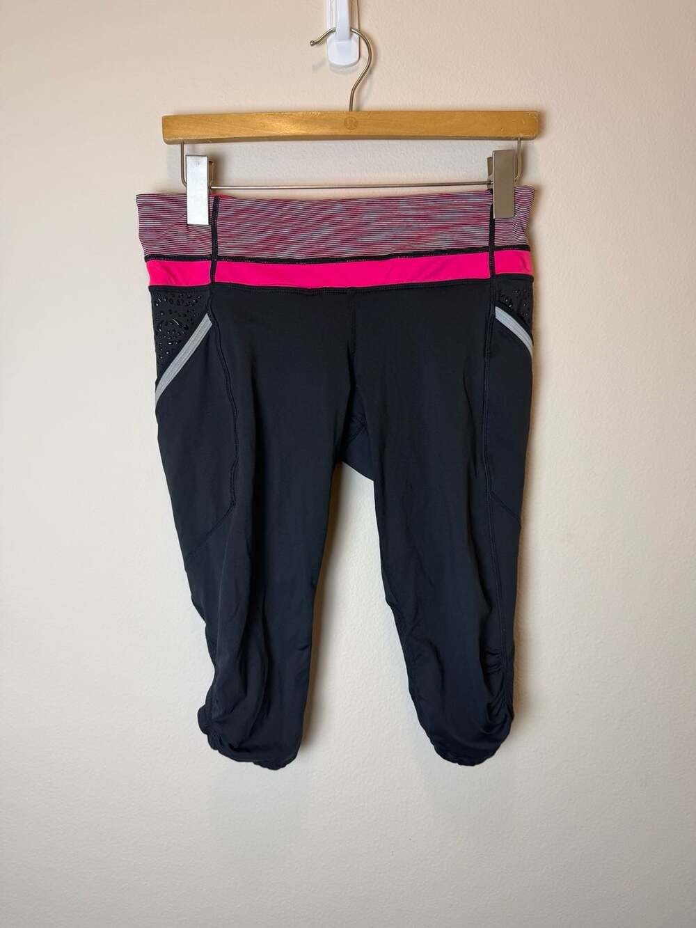Lululemon Run A Marathon Cropped Leggings Black Pink Zip Pockets Size 10